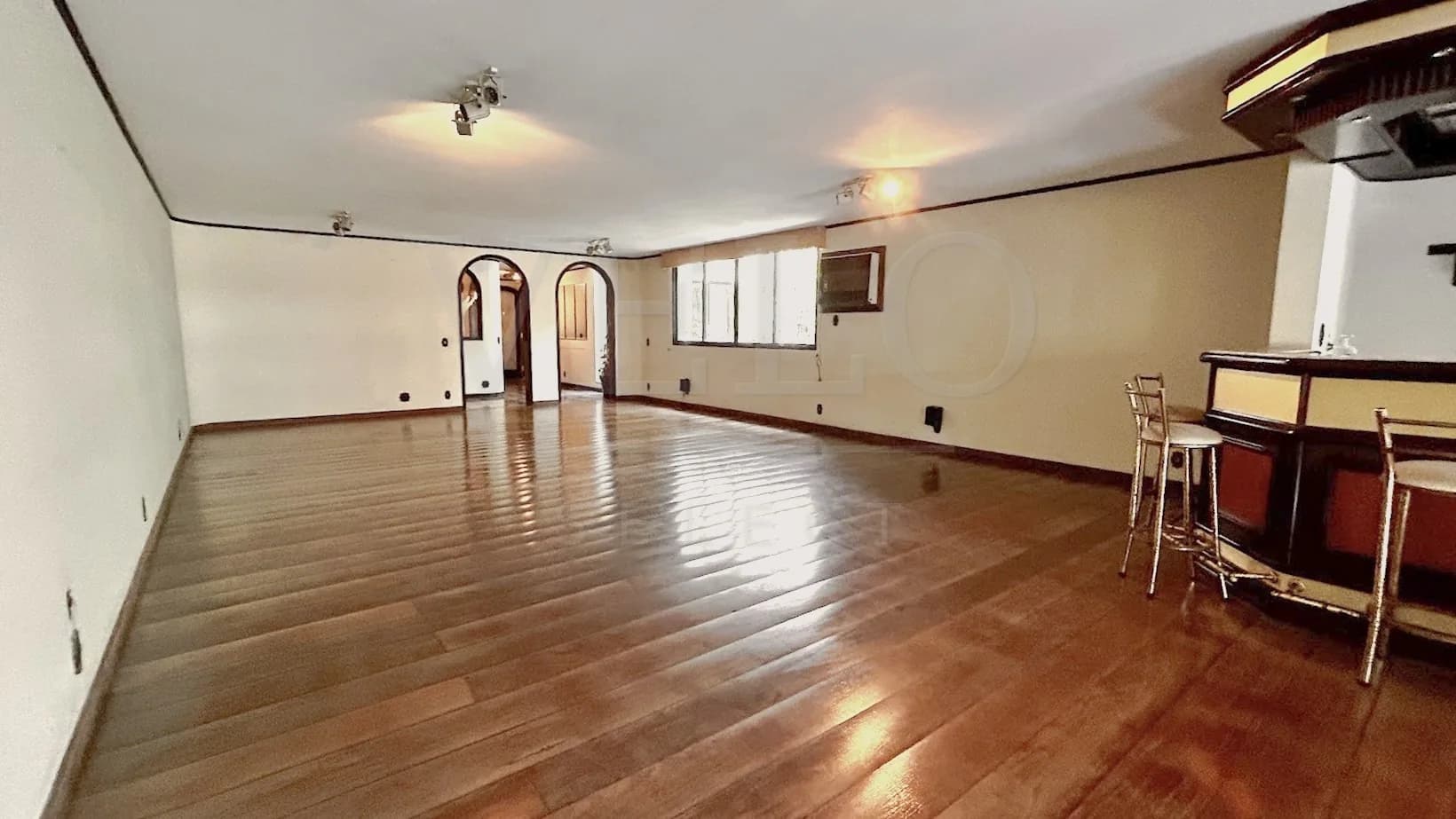 Apartamento de 445 m² com 4 suítes no Boqueirão