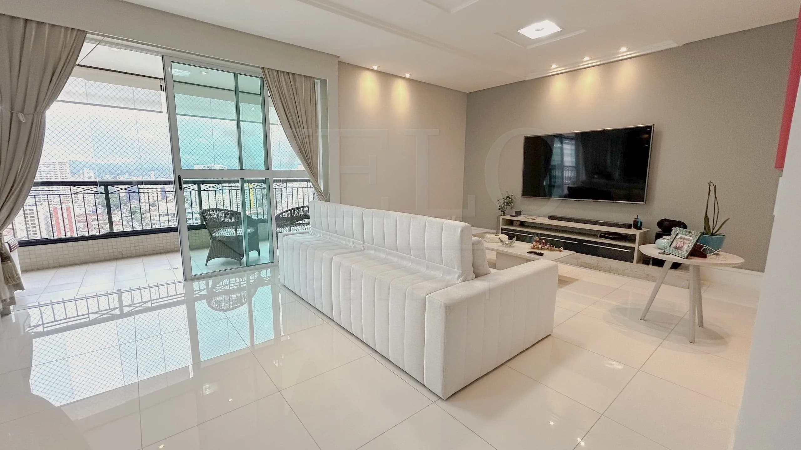 Apartamento de 204 m² com 3 suítes na Vila Rica