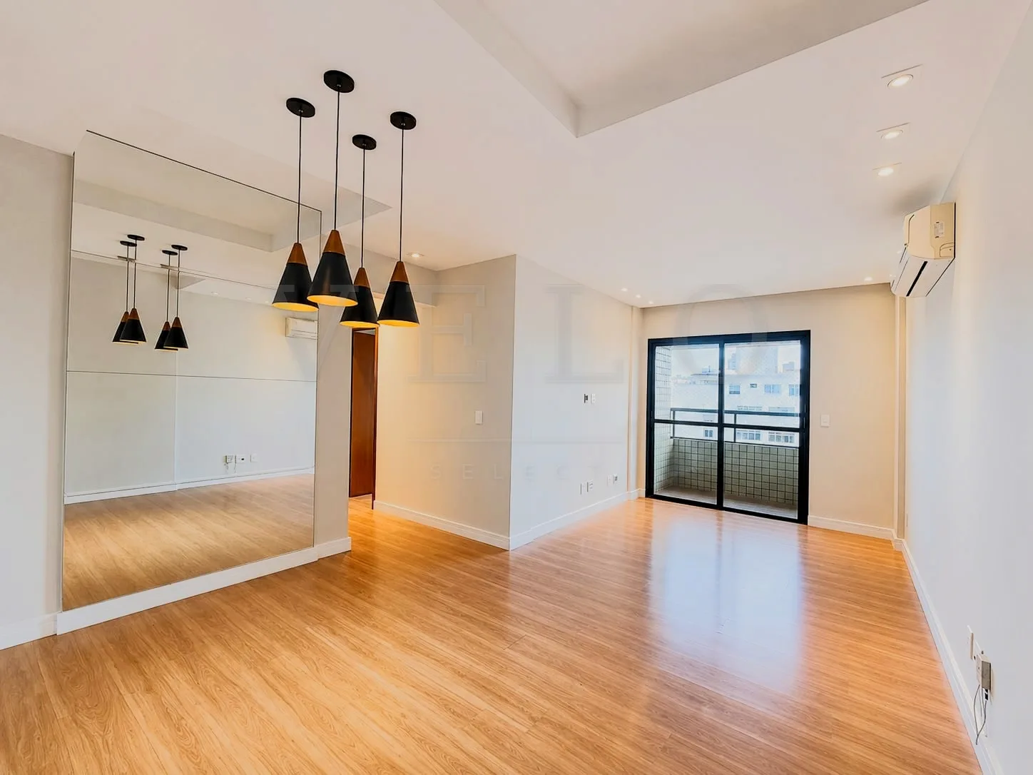 Apartamento de 103 m² com 3 dormitórios no Embaré